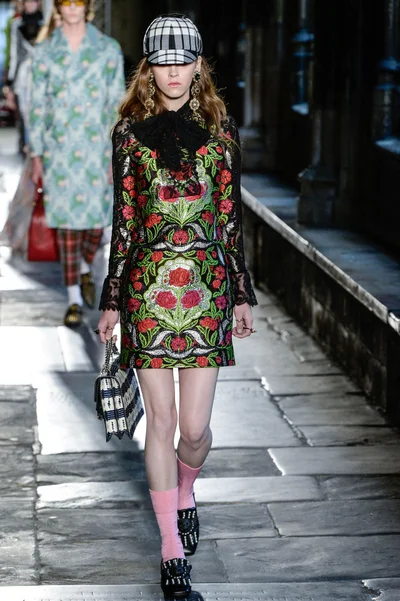 Look 60